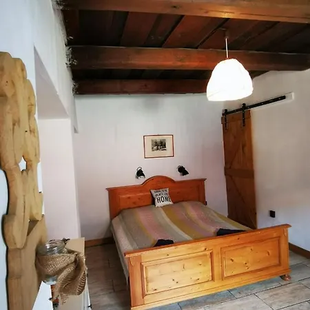 ゲストハウス Orseg Kincse Nagy - 6 Fore 3*